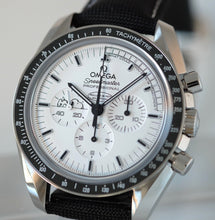 Load image into Gallery viewer, Omega Speedmaster Silver Snoopy Award