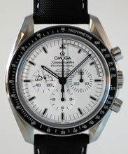 Load image into Gallery viewer, Omega Speedmaster Silver Snoopy Award
