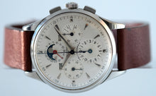 Load image into Gallery viewer, Universal Genève Tri-Compax with Moonphase
