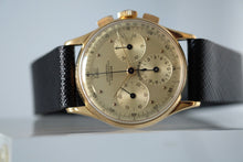 Load image into Gallery viewer, Universal Genève Compax from Henrique Pfeffer Caracas in Yellow Gold