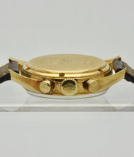 Load image into Gallery viewer, Heuer Chronograph, "Carrera, 1964 re-edition", No. 1119, Ref. CS3140 in yellow gold. Made in a numbered series circa 1996. 18 karat yellow gold, two-body, polished and brushed, flat bezel, lapidated lugs, screwed-down case back. Original signed 18 karat yellow gold buckle signed Heuer
