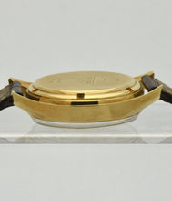 Load image into Gallery viewer, Heuer Chronograph, "Carrera, 1964 re-edition", No. 1119, Ref. CS3140 in yellow gold. Made in a numbered series circa 1996. 18 karat yellow gold, two-body, polished and brushed, flat bezel, lapidated lugs, screwed-down case back. Original signed 18 karat yellow gold buckle signed Heuer