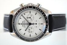 Load image into Gallery viewer, Omega Speedmaster Silver Snoopy Award
