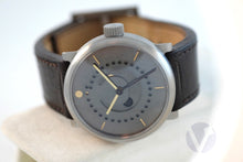 Load image into Gallery viewer, Ochs und Junior Selene Tinta Moonphase