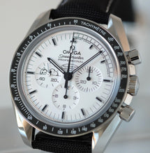 Load image into Gallery viewer, Omega Speedmaster Silver Snoopy Award
