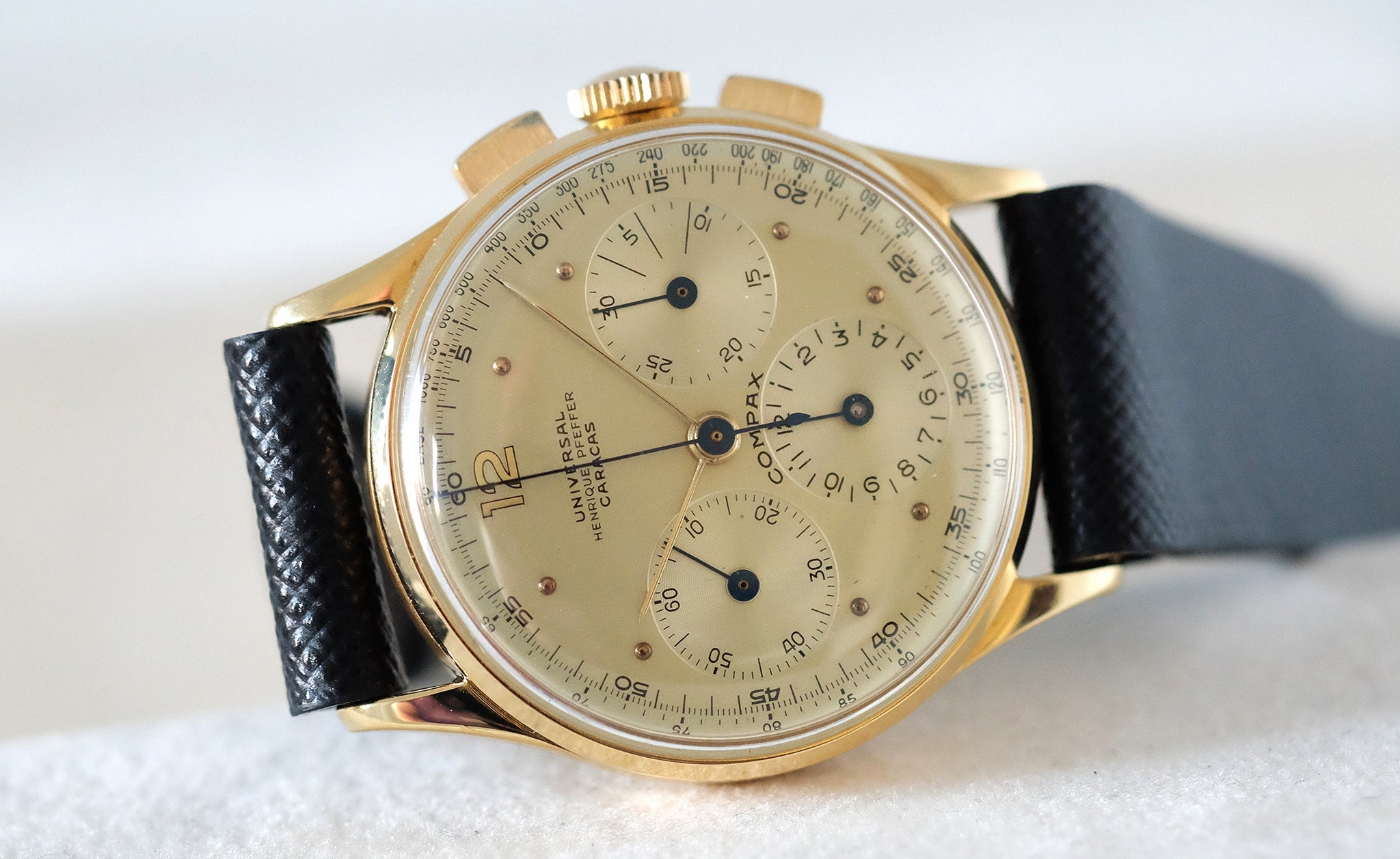 Universal Genève Compax from Henrique Pfeffer Caracas in Yellow